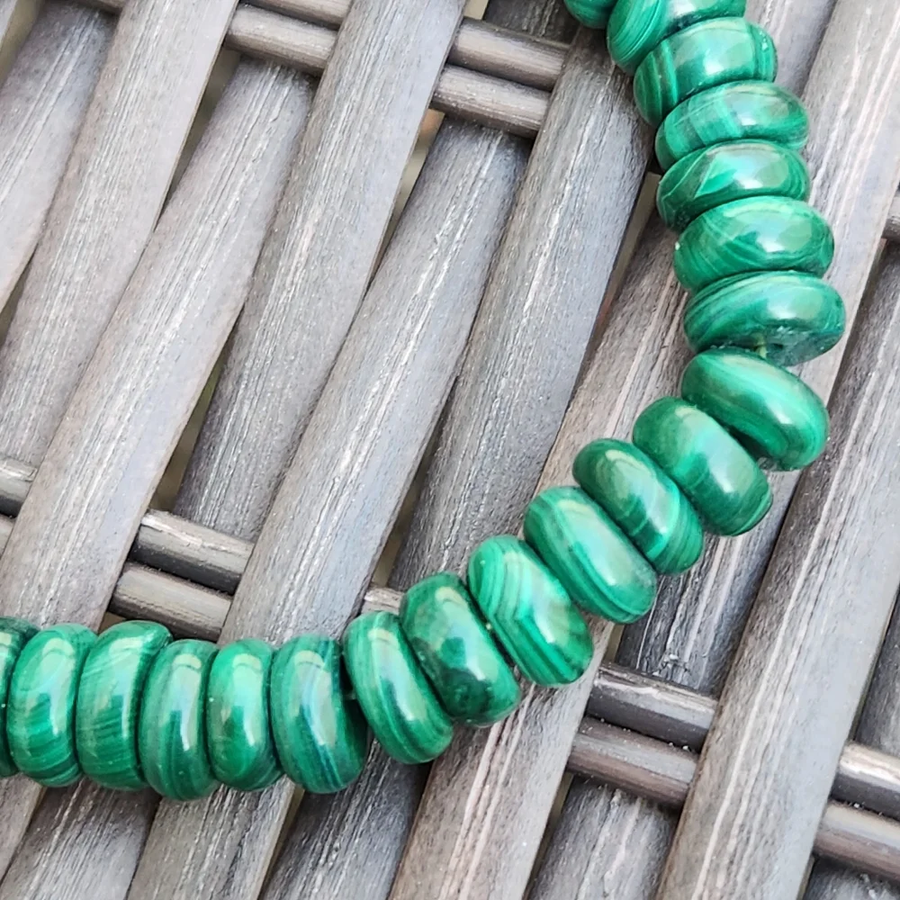 Malachite donut shaped bead bracelet- stretchable